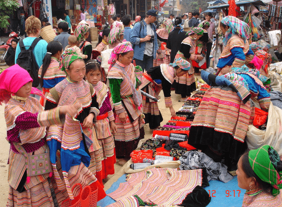 Chợ Phiên Sapa